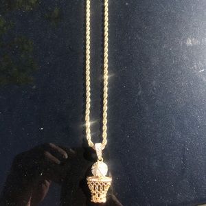 BASKETBALL NECKLACE DIAMOND BASKETBALL PENDANT